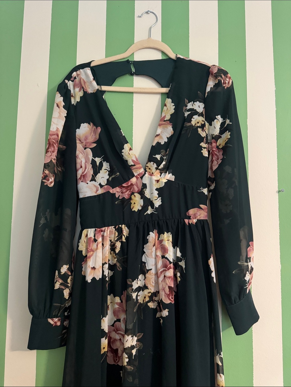 Windsor Black Floral V-Neck Long Sleeve Midi Dress